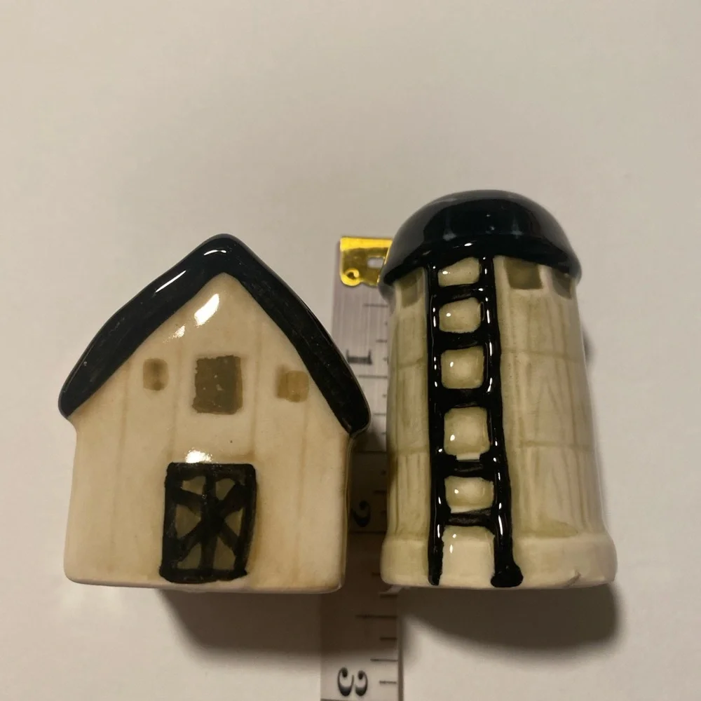 Ceramic Farmhouse Salt and Pepper Shakers
